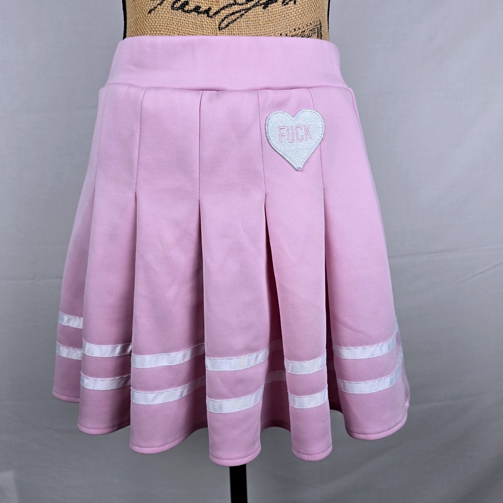Y2K Spencer's Pink Pleated Mini Skirt Heart Patch Cheerleader Style Medium - Picture 2 of 9